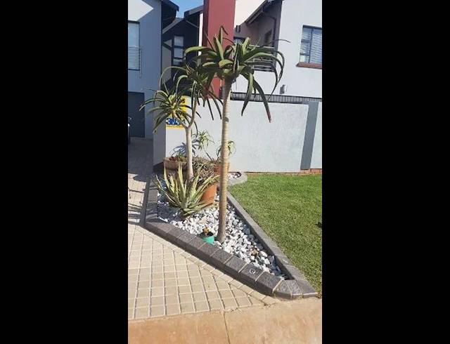 2 BEDROOM CLUSTER FOR SALE IN POMONA